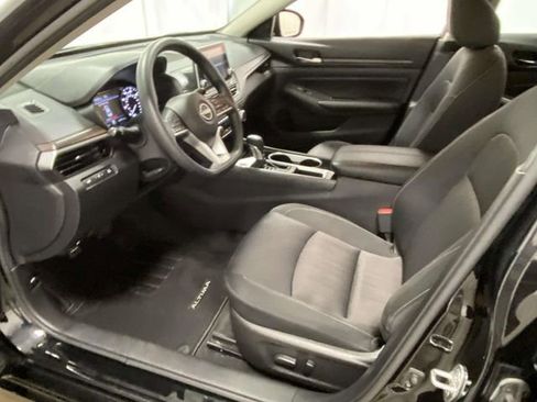 Used 2024 Nissan Altima 2.5 SV image 11