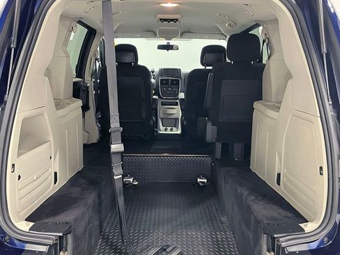 Used 2017 Dodge Grand Caravan SE w/ Power Window Group FWD image 10