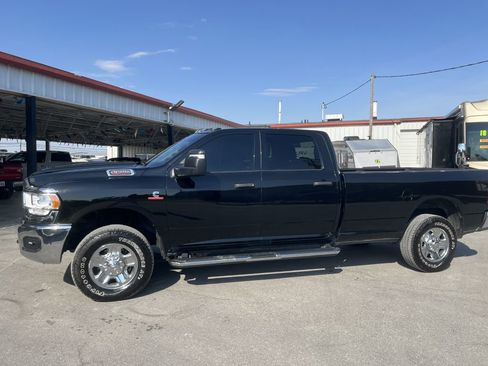 Used 2024 RAM 3500 Tradesman w/ Chrome Appearance Group AWD/4WD image 5
