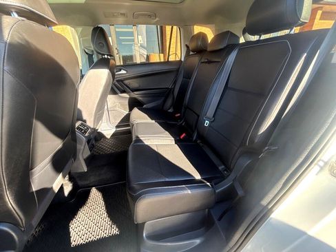Used 2021 Volkswagen Tiguan SE w/ Panoramic Sunroof Package image 19