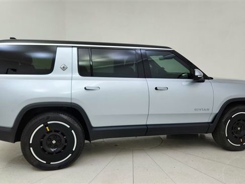 Used 2025 Rivian R1S Adventure image 6