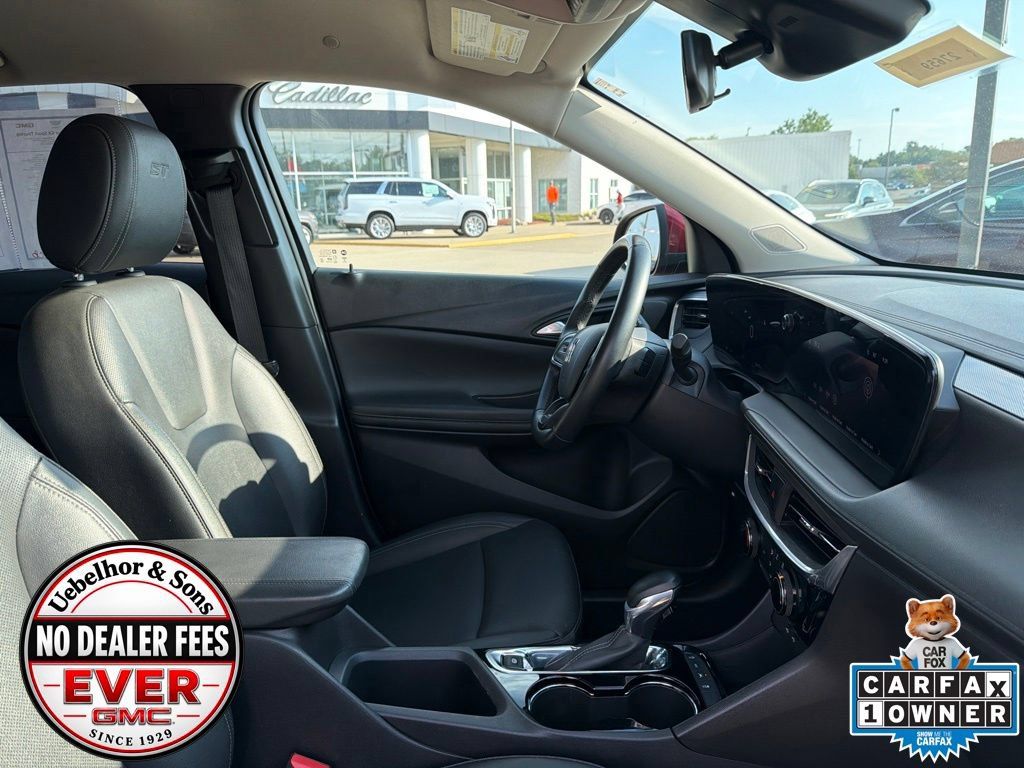 Used 2024 Buick Encore GX Sport Touring AWD/4WD image 2