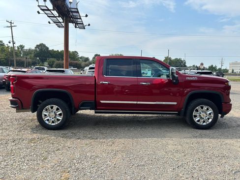 Used 2024 Chevrolet Silverado 2500 High Country w/ High Country Premium Package AWD/4WD image 5