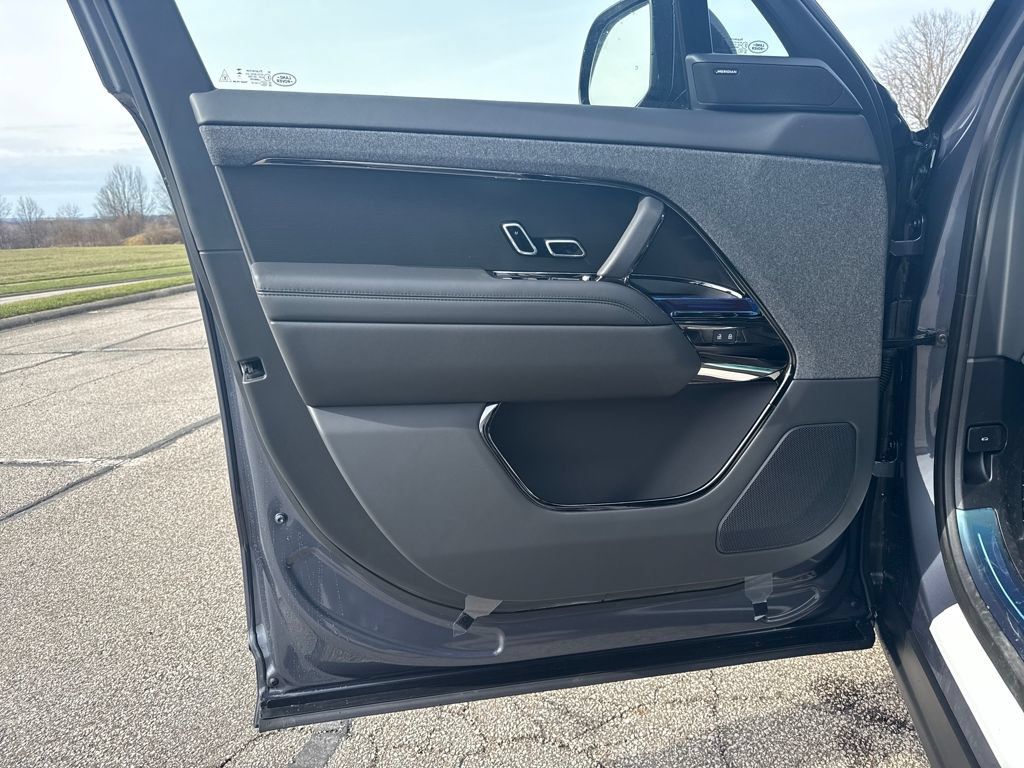 New 2026 Land Rover Range Rover Sport SE AWD/4WD image 10