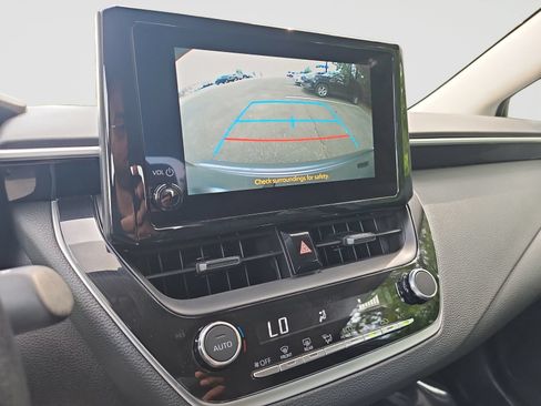 Used 2025 Toyota Corolla LE FWD image 28