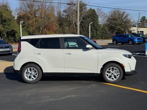 New 2025 Kia Soul LX image 2