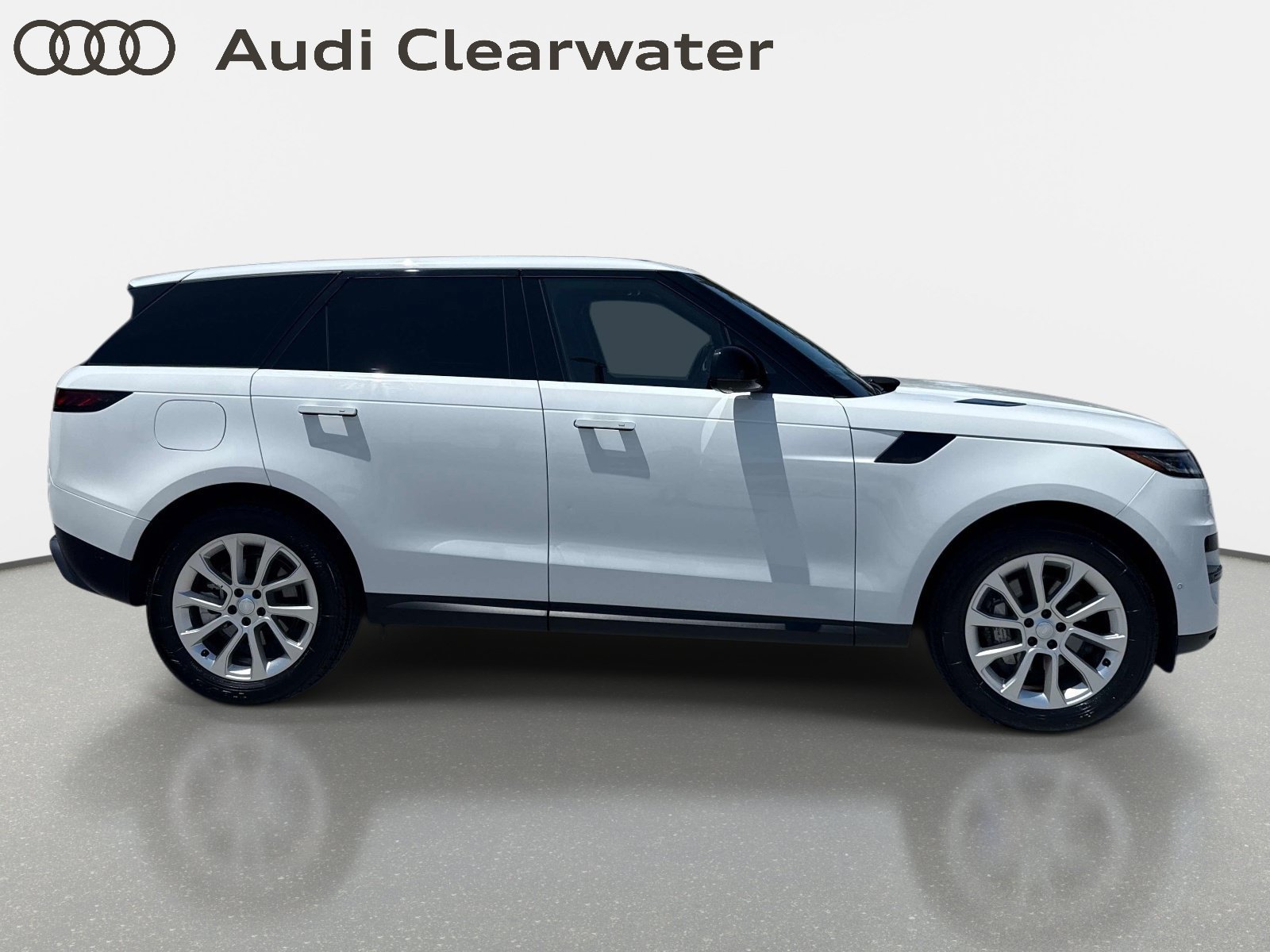 Used 2025 Land Rover Range Rover Sport SE AWD/4WD image 5