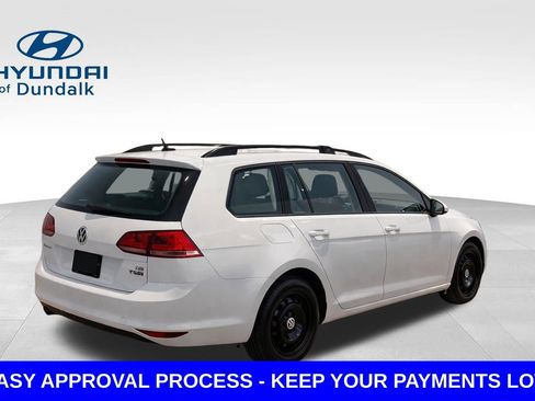 Used 2017 Volkswagen Golf S image 2