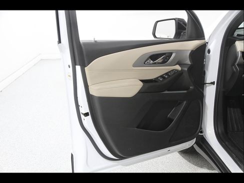 Used 2022 Chevrolet Traverse LS w/ LPO, Black Accent Package AWD/4WD image 4