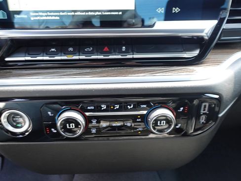 Used 2022 Chevrolet Silverado 1500 LT AWD/4WD image 43