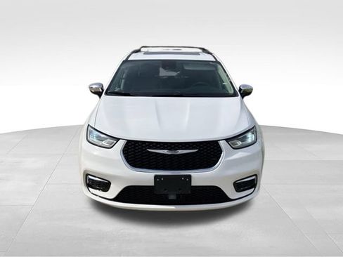 Used 2023 Chrysler Pacifica Limited FWD image 9