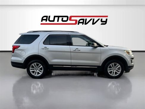 Used 2019 Ford Explorer XLT w/ Equipment Group 202A image 8