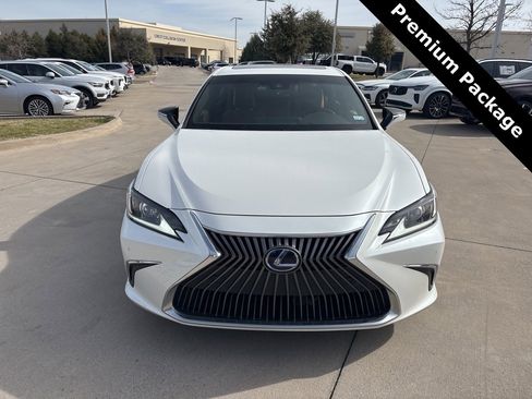 Used 2021 Lexus ES 300h w/ Premium Package image 2