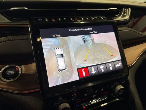 Used 2022 Jeep Grand Cherokee Summit w/ Luxury Tech Group V image 24