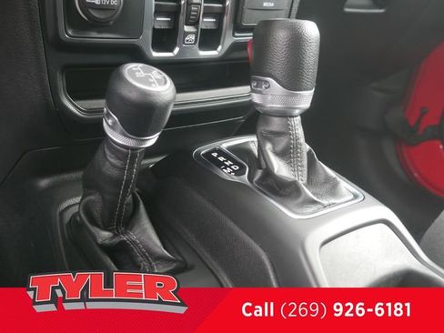 Used 2024 Jeep Wrangler Unlimited AWD/4WD image 32