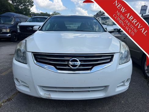 Used 2010 Nissan Altima 2.5 SL w/ SL Pkg FWD image 2