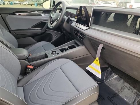 New 2026 Volkswagen Tiguan SE image 16