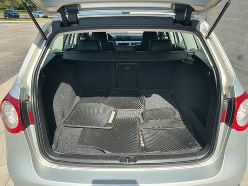 Used 2010 Volkswagen Passat Komfort FWD image 24