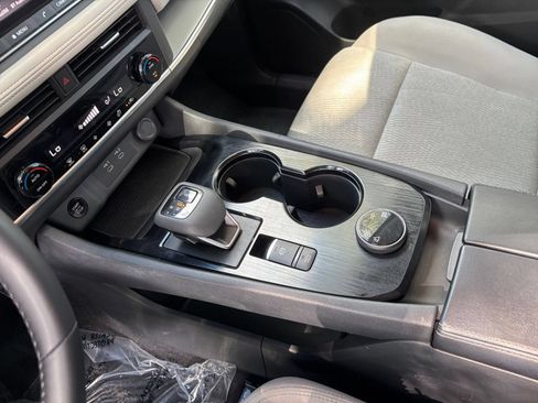 Used 2025 Nissan Rogue SV AWD/4WD image 42