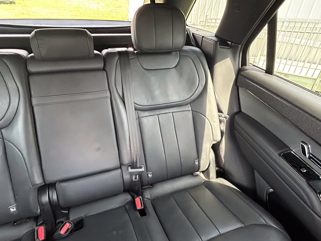 Used 2025 Land Rover Range Rover Sport SE AWD/4WD image 14