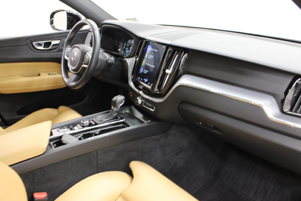 Used 2019 Volvo XC60 T6 Momentum w/ Premium Package AWD/4WD image 26