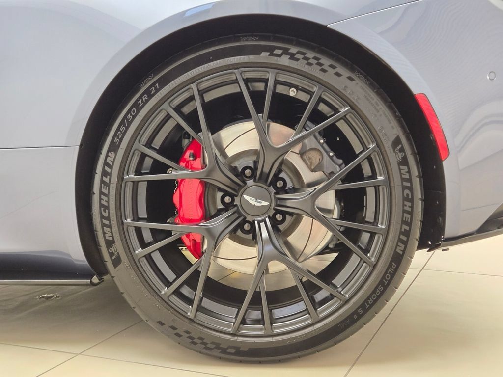Used 2025 Aston Martin DB12 Coupe RWD image 15