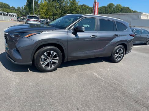 Used 2025 Toyota Highlander XLE FWD image 15