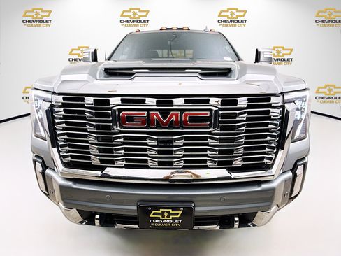 Used 2024 GMC Sierra 3500 Denali w/ Technology Package image 2