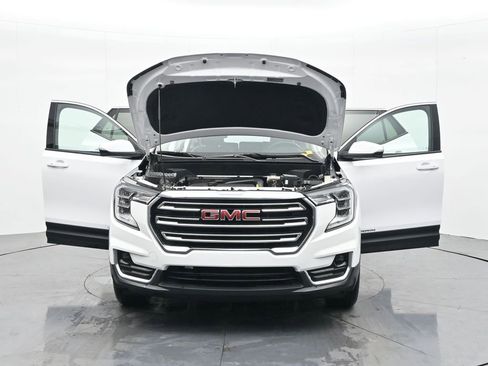 Used 2024 GMC Terrain SLT image 41