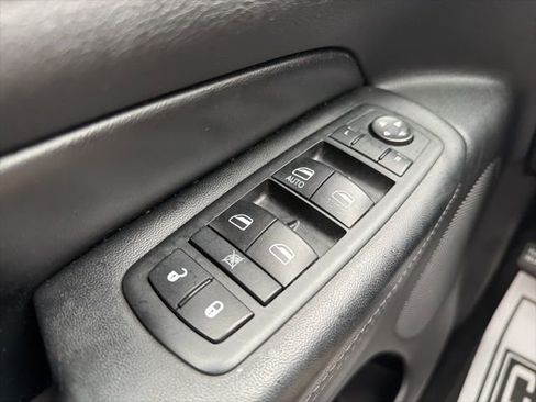 Used 2012 Jeep Grand Cherokee Laredo w/ Laredo E Group image 21