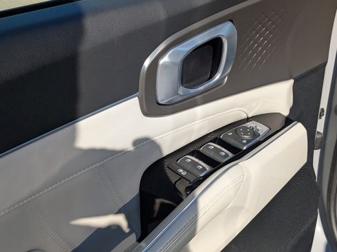 Used 2022 Kia Sorento SX image 17