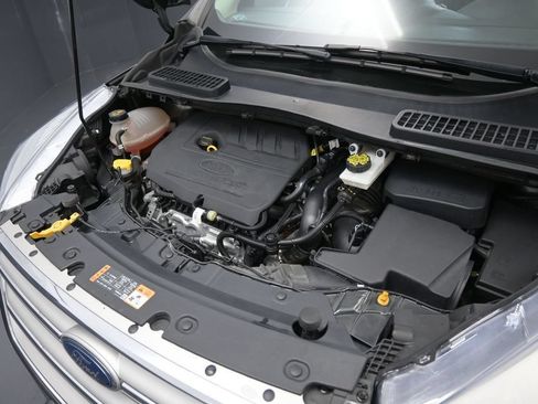 Used 2018 Ford Escape SE w/ SE Sync 3 Package FWD image 13