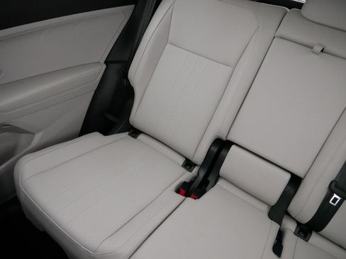 Certified 2022 Volkswagen Tiguan SE image 12