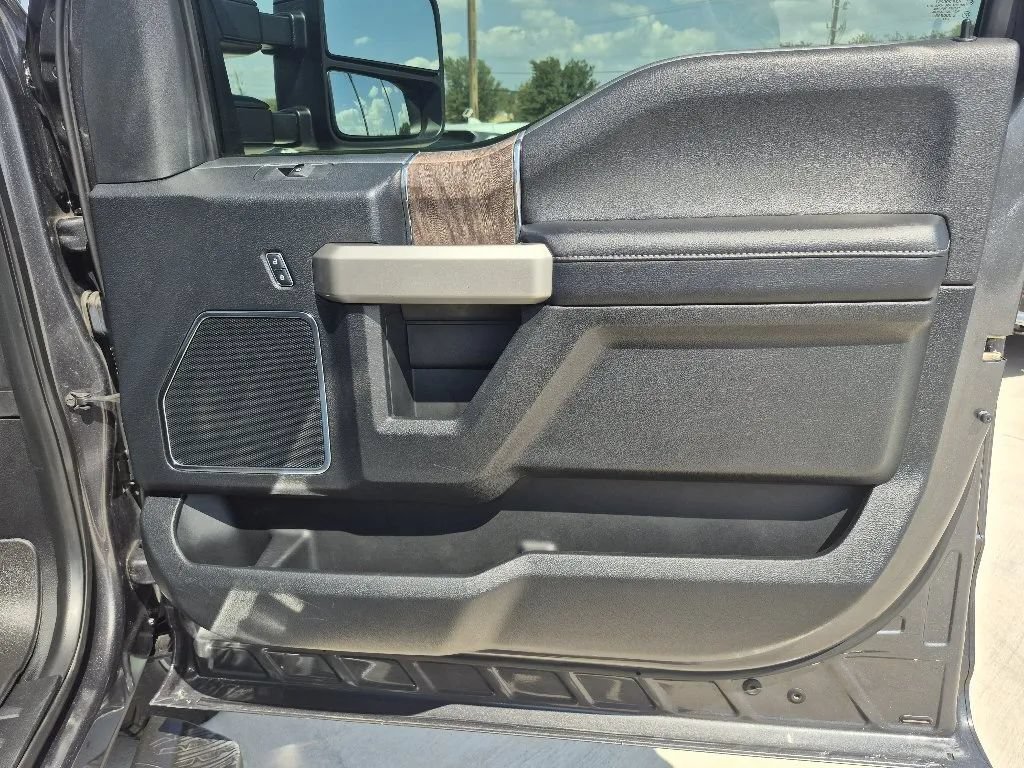 Used 2017 Ford F250 Lariat w/ Lariat Value Package AWD/4WD image 20