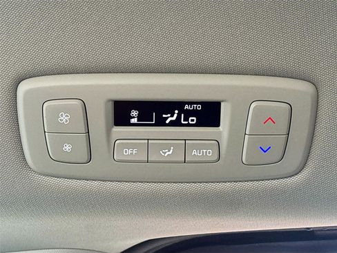 Used 2025 Kia Carnival FWD image 25