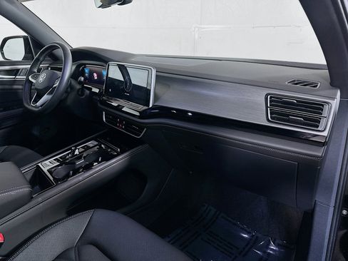 Used 2024 Volkswagen Atlas Cross Sport SE image 26