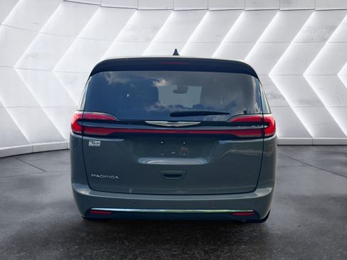 Used 2025 Chrysler Pacifica Select FWD image 4