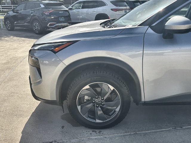 Used 2025 Nissan Rogue SV AWD/4WD image 32