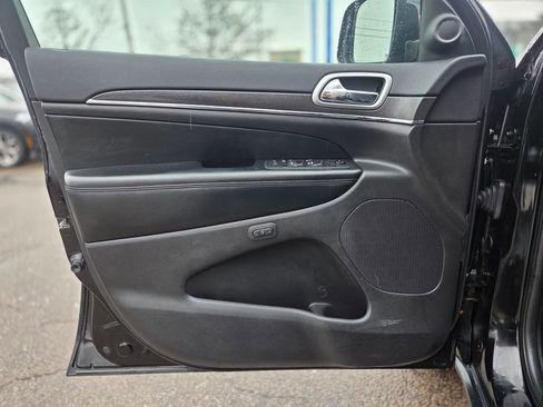 Used 2018 Jeep Grand Cherokee Limited image 12