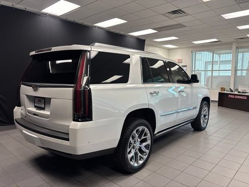 Used 2018 Cadillac Escalade Platinum AWD/4WD image 3