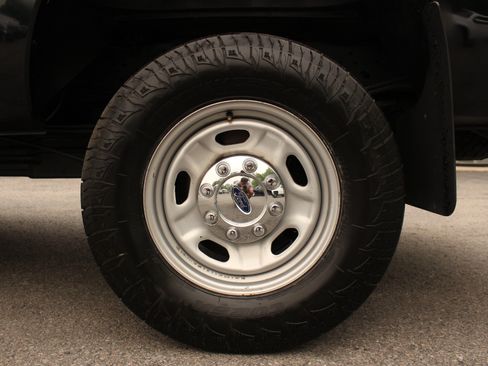 Used 2015 Ford F250 XL w/ Power Equipment Group AWD/4WD image 34