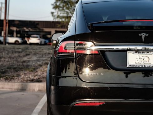 Used 2017 Tesla Model X 75D image 54