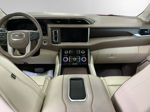Used 2022 GMC Yukon XL Denali AWD/4WD image 10