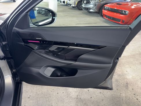 Used 2025 BMW 530i RWD image 9