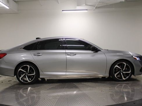 Used 2022 Honda Accord Sport image 19