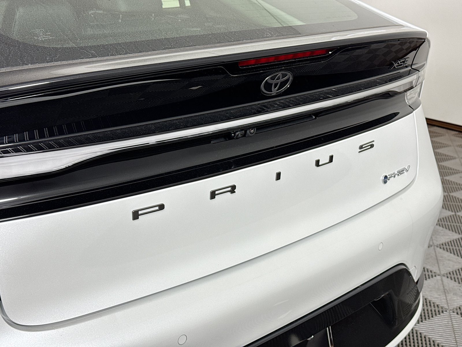 Used 2025 Toyota Prius Plug-In Hybrid w/ Limited Premium Package FWD image 17