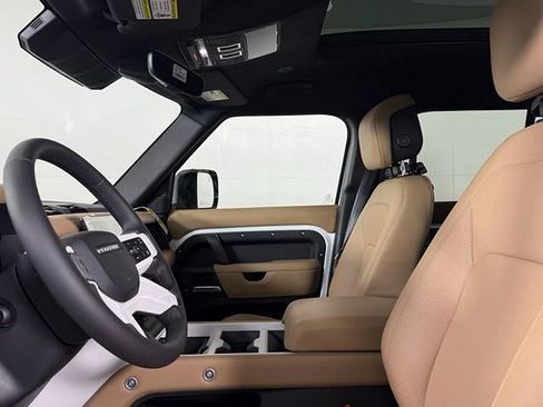 New 2026 Land Rover Defender 110 X-Dynamic SE image 4