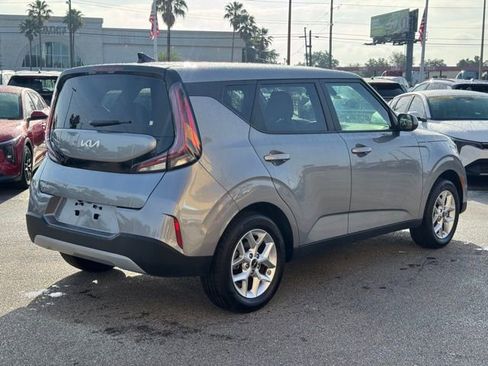 Certified 2025 Kia Soul LX image 5