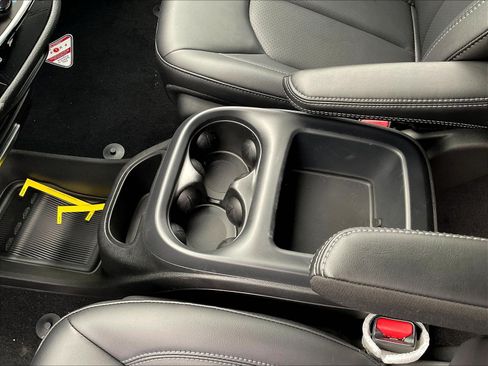 New 2026 Chrysler Pacifica Select FWD image 12