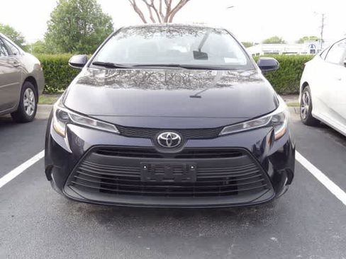 Used 2023 Toyota Corolla LE image 2